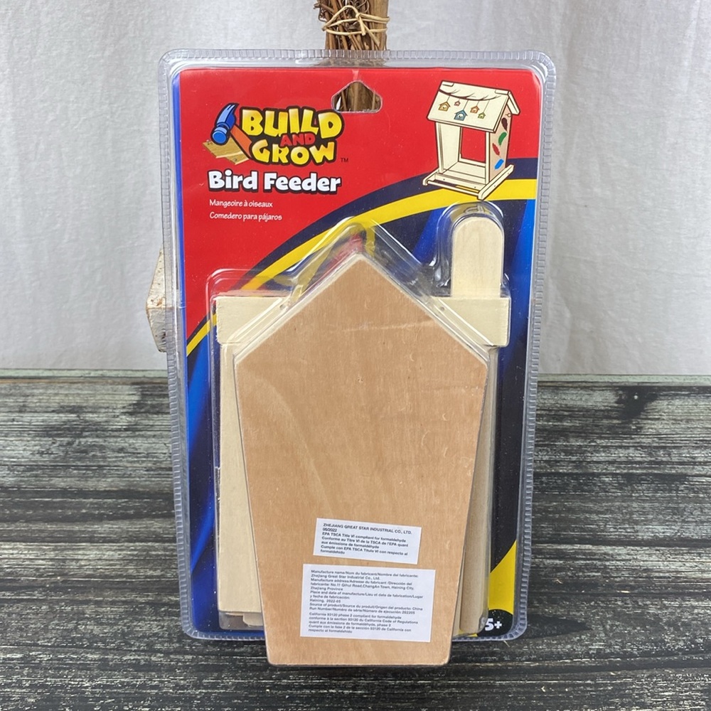 Build And Grow Wood Bird Feeder NEW